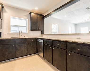 519 W Clay Street - Photo Thumbnail 6