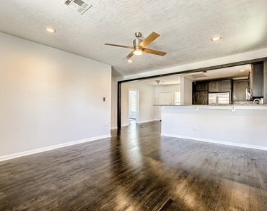 519 W Clay Street - Photo Thumbnail 7