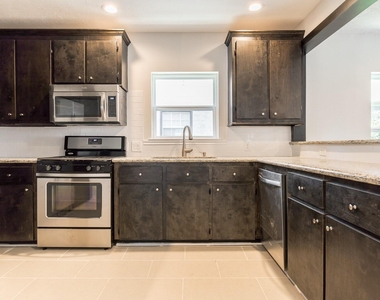 519 W Clay Street - Photo Thumbnail 2