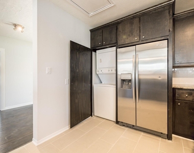519 W Clay Street - Photo Thumbnail 4