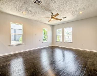 519 W Clay Street - Photo Thumbnail 8