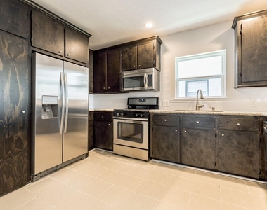 519 W Clay Street - Photo Thumbnail 3