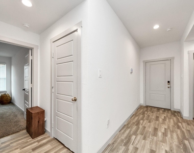 202 Serena Park Lane - Photo Thumbnail 12