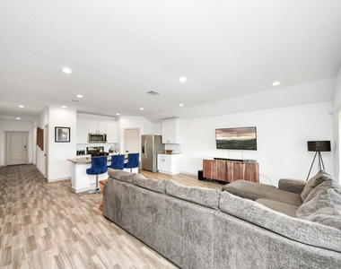 202 Serena Park Lane - Photo Thumbnail 4