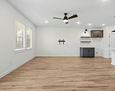 8427 Bay Ridge Circle - Photo Thumbnail 5