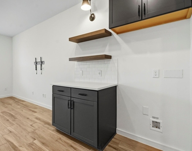 8427 Bay Ridge Circle - Photo Thumbnail 4
