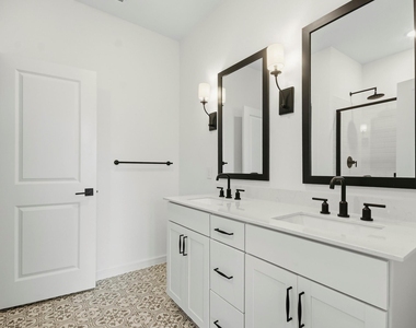 8427 Bay Ridge Circle - Photo Thumbnail 15