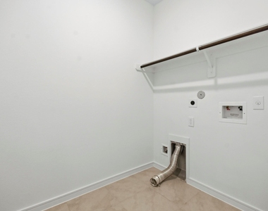 8427 Bay Ridge Circle - Photo Thumbnail 21