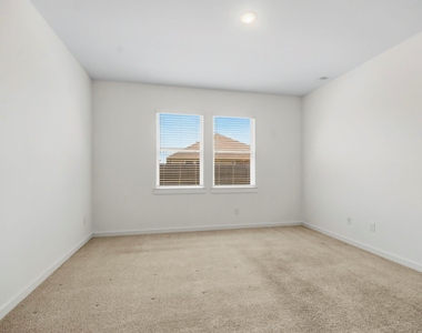 8427 Bay Ridge Circle - Photo Thumbnail 12