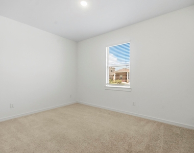8427 Bay Ridge Circle - Photo Thumbnail 7