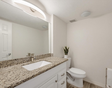 1653 W Sam Houston Parkway S - Photo Thumbnail 15