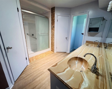 18107 Oakhampton Drive - Photo Thumbnail 8