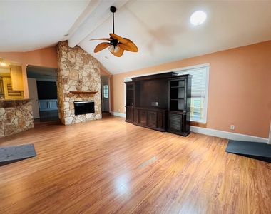 18107 Oakhampton Drive - Photo Thumbnail 3