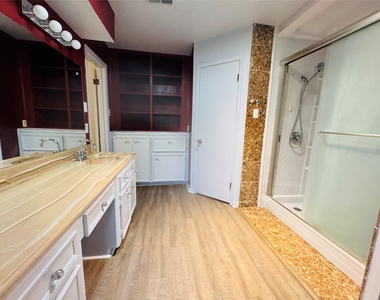18107 Oakhampton Drive - Photo Thumbnail 9