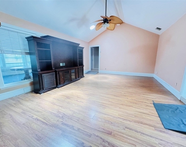 18107 Oakhampton Drive - Photo Thumbnail 2
