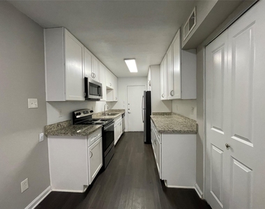 9075 Gaylord Drive - Photo Thumbnail 3