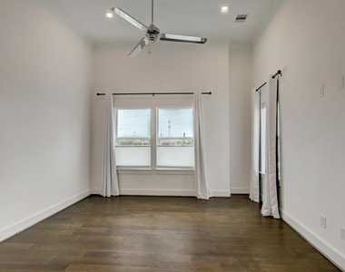 1211 Hickory Street - Photo Thumbnail 7