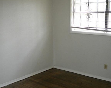 4423 Knotty Oaks Trail - Photo Thumbnail 10