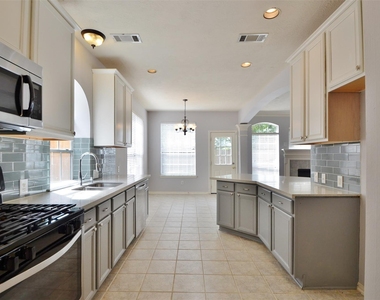 6747 Cleft Stone Drive - Photo Thumbnail 7