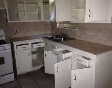 5006 Doulton Drive - Photo Thumbnail 5