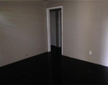 5006 Doulton Drive - Photo Thumbnail 4