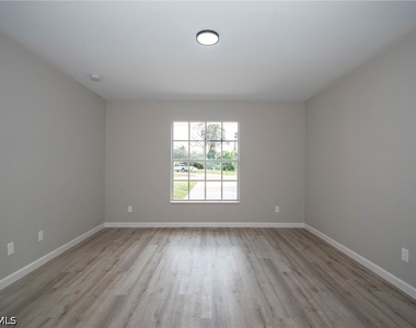 3016 Wallace Avenue - Photo Thumbnail 3