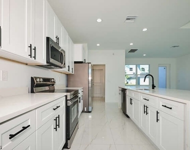 3421 55th Street W - Photo Thumbnail 11