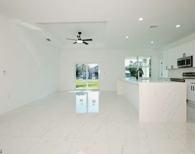 3421 55th Street W - Photo Thumbnail 4