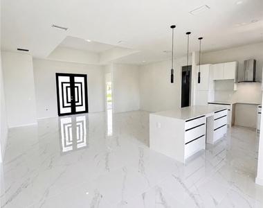 3702 Nw 42nd Street - Photo Thumbnail 3