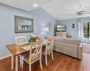 5890 Trailwinds Drive - Photo Thumbnail 10