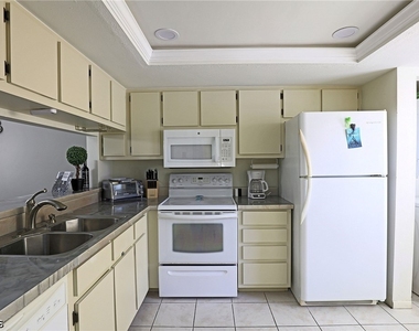 15178 Parkside Drive - Photo Thumbnail 12