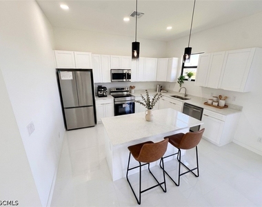 3032 Nw 41st Avenue - Photo Thumbnail 3