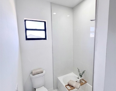 3032 Nw 41st Avenue - Photo Thumbnail 10