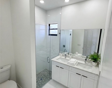 3032 Nw 41st Avenue - Photo Thumbnail 15