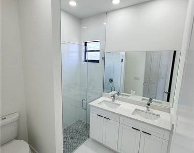 3032 Nw 41st Avenue - Photo Thumbnail 14