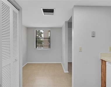 8474 Charter Club Circle - Photo Thumbnail 15