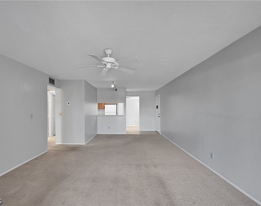 8474 Charter Club Circle - Photo Thumbnail 9