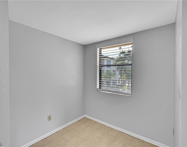 8474 Charter Club Circle - Photo Thumbnail 14