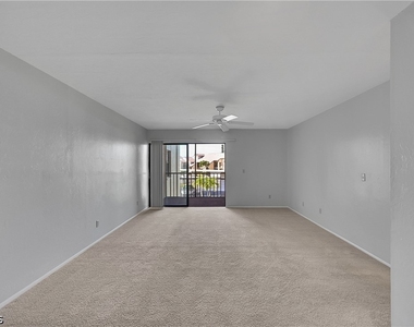 8474 Charter Club Circle - Photo Thumbnail 7