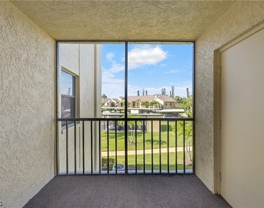 8474 Charter Club Circle - Photo Thumbnail 23