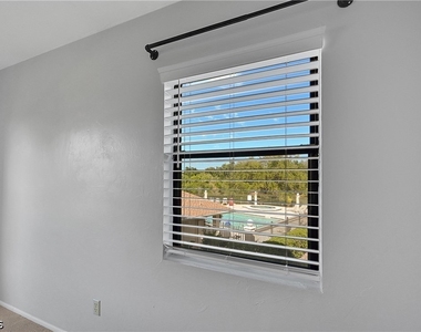 8474 Charter Club Circle - Photo Thumbnail 19