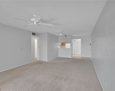 8474 Charter Club Circle - Photo Thumbnail 10