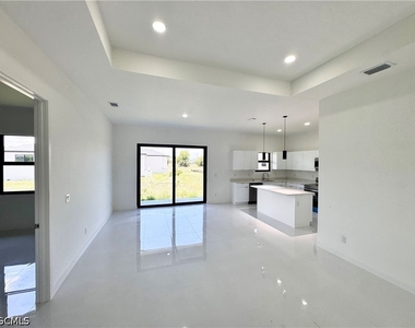 4206 Nw 32nd Lane - Photo Thumbnail 2