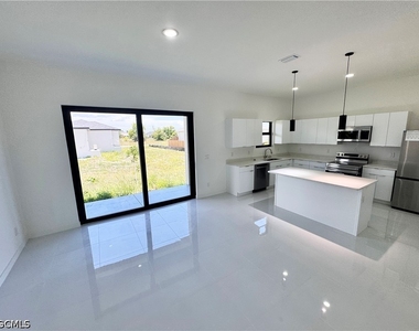 4206 Nw 32nd Lane - Photo Thumbnail 4