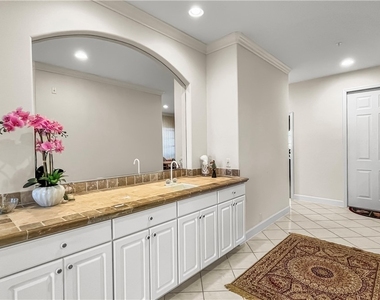 9121 S Southmont Cove - Photo Thumbnail 10