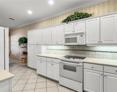 9121 S Southmont Cove - Photo Thumbnail 8
