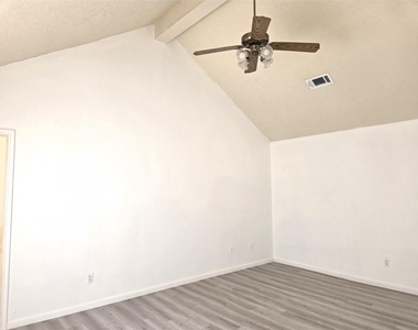 17006 Dusty Mill Drive E - Photo Thumbnail 22
