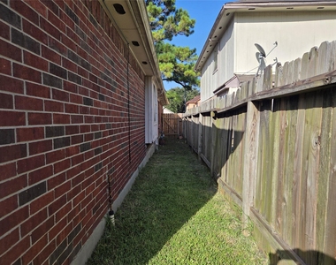 17006 Dusty Mill Drive E - Photo Thumbnail 38