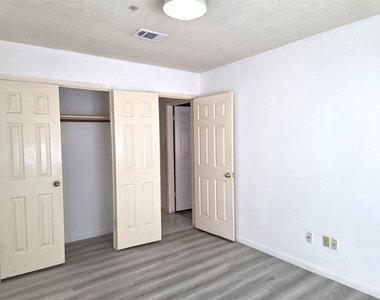17006 Dusty Mill Drive E - Photo Thumbnail 32