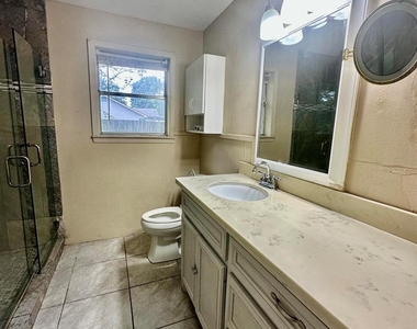 1100 Frost Street - Photo Thumbnail 11